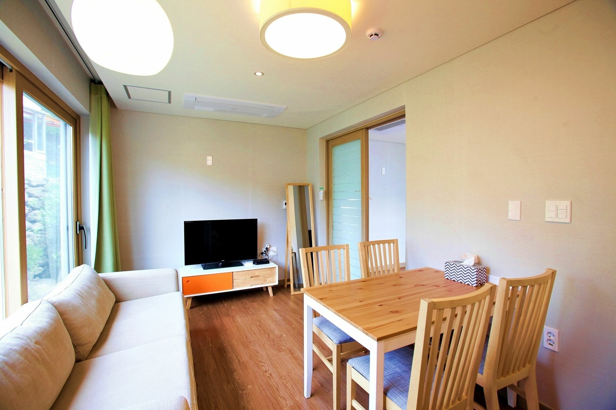 Saemmoru Pension Seogwipo Bagian luar foto