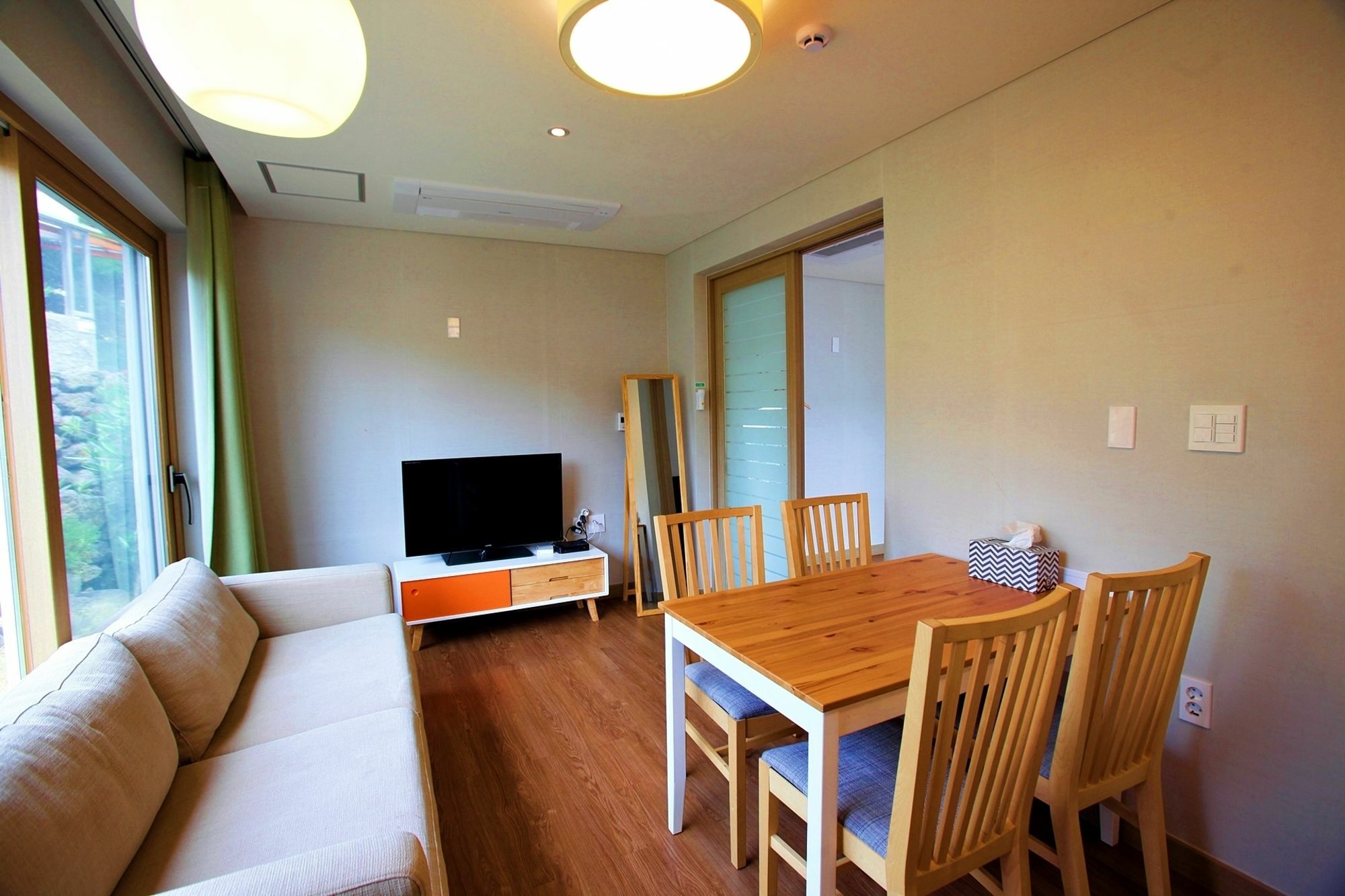 Saemmoru Pension Seogwipo Bagian luar foto