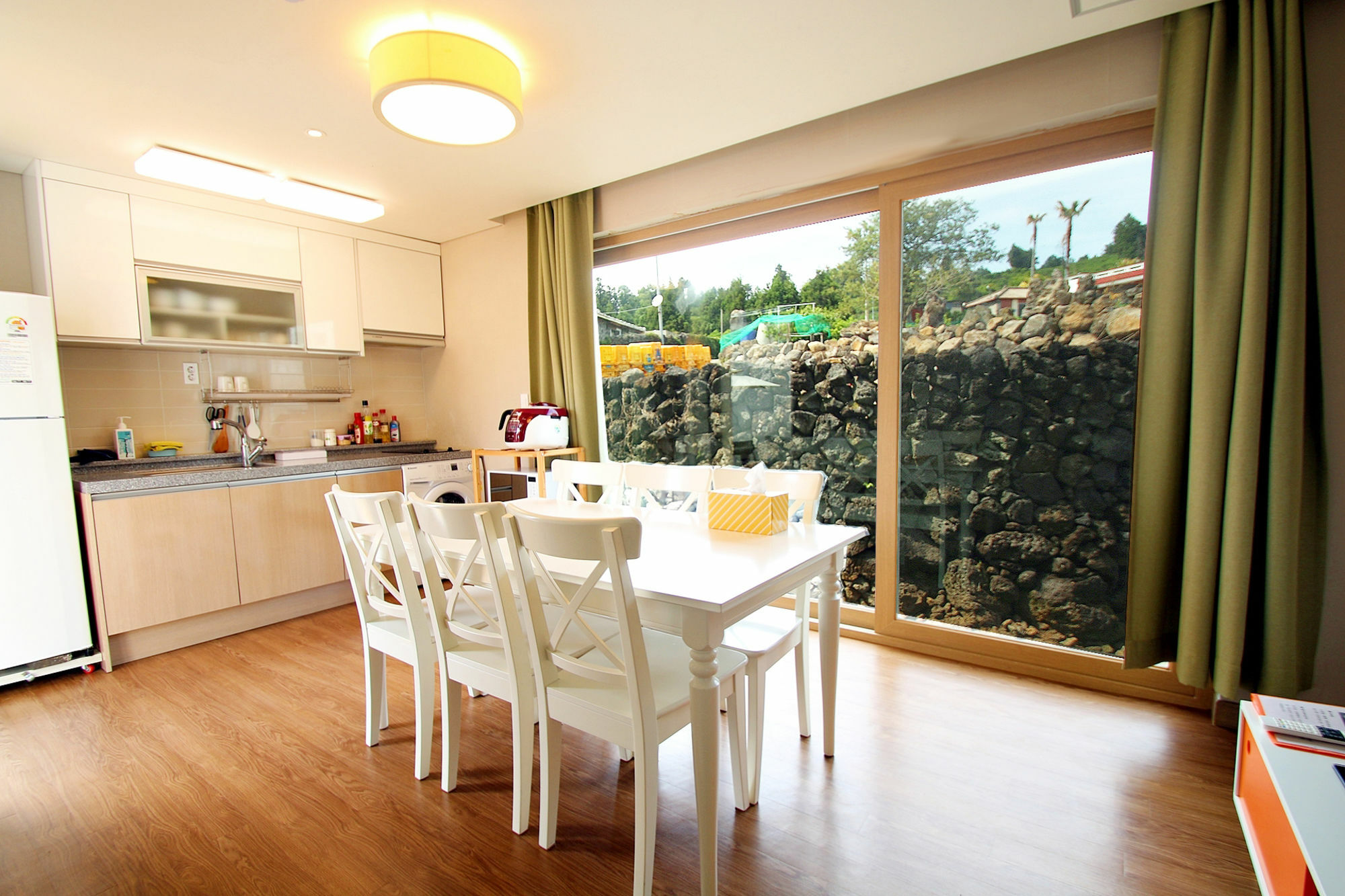 Saemmoru Pension Seogwipo Bagian luar foto